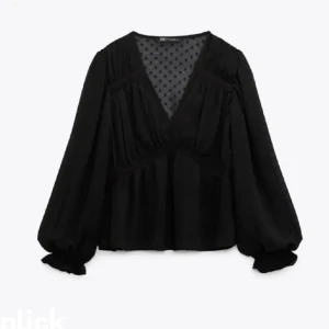 Zara blus - Jättefin zara blus som inte kommer till användning längre!!! Pris går att diskutera 