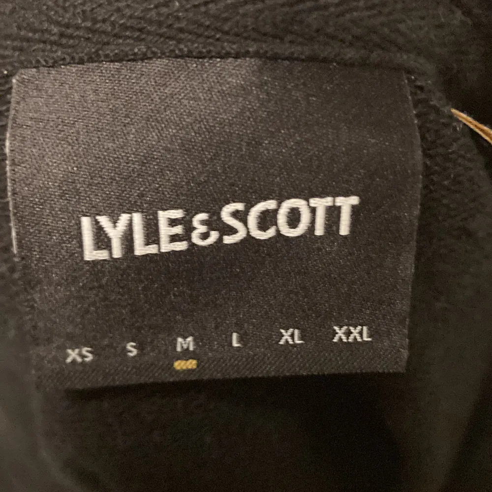 Lyle&scotr hoodie i M storlek knappt använd skick 8/10 . Hoodies.