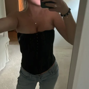 Korsett  - Så snygg ”virkad”? korsett. Använd 1 gång 