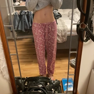 Söta mjukisar - Säljer pga för korta för mig Är 175 cm som referens