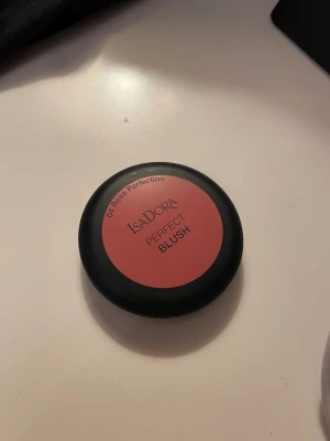 Isadora blush - Säljer denna Isadora blush som endast är använd en gång. Ordpris 149 kr. Mitt pris 80 kr. Frakt 15 kr.