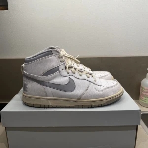 Nike big swoosh  - Nike big swoosh Storlek: 41,5 Cond: 7/10 Retro från 1996