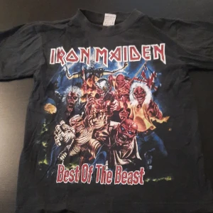 T-shirt med tryck - En t-shirt med tryck, 100% bomull i väldigt bra skick.