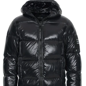 Svart glansig dunjacka Peak Performance - Använder aldrig. Har en liten reva vid dragkedjan som visas på bild 3, därav billigare. Inköpspris 3499kr.