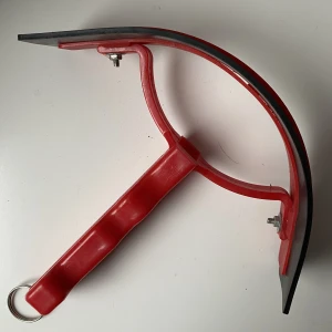 Ryktskrapa - Röd ryktskrapa från Dollar Store