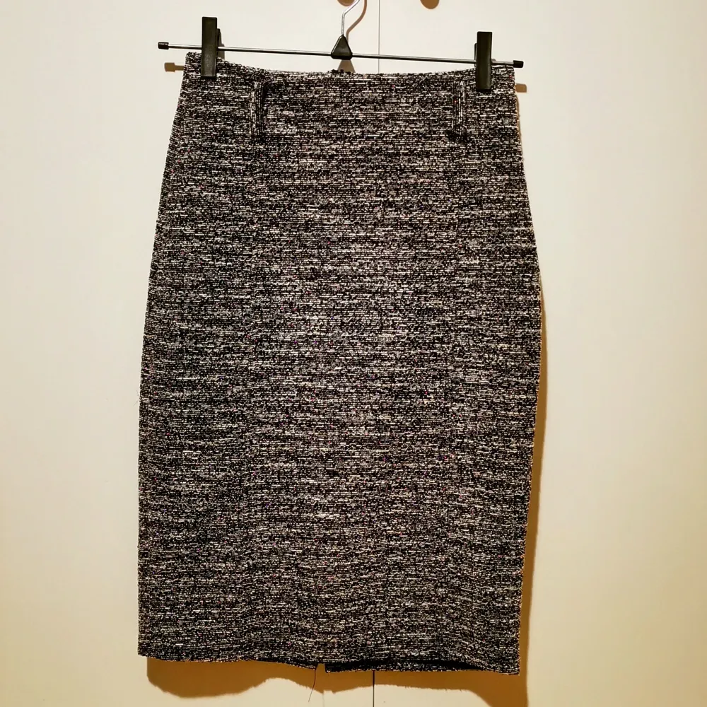 High waist skirt size S. Perfect fit. Ideal for the fall /winter. Kjolar.