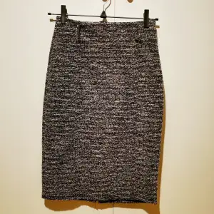 High waist skirt size S. Perfect fit. Ideal for the fall /winter