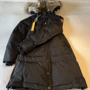 Äkta Parajumpers! - Äkta parajumpers modell - Longbear! Fint skick. Använd en vinter!  Orginalpris 10 499kr 