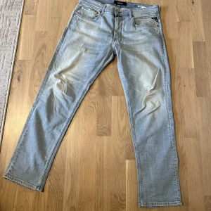 Replay jeans  - Knappt använda. Cond 9/10  Storlek 34. 