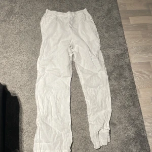 Byxor  - Säljer mina linnebyxor då det inte kommer till användning,använda 2 gånger. Är i jättefint skick