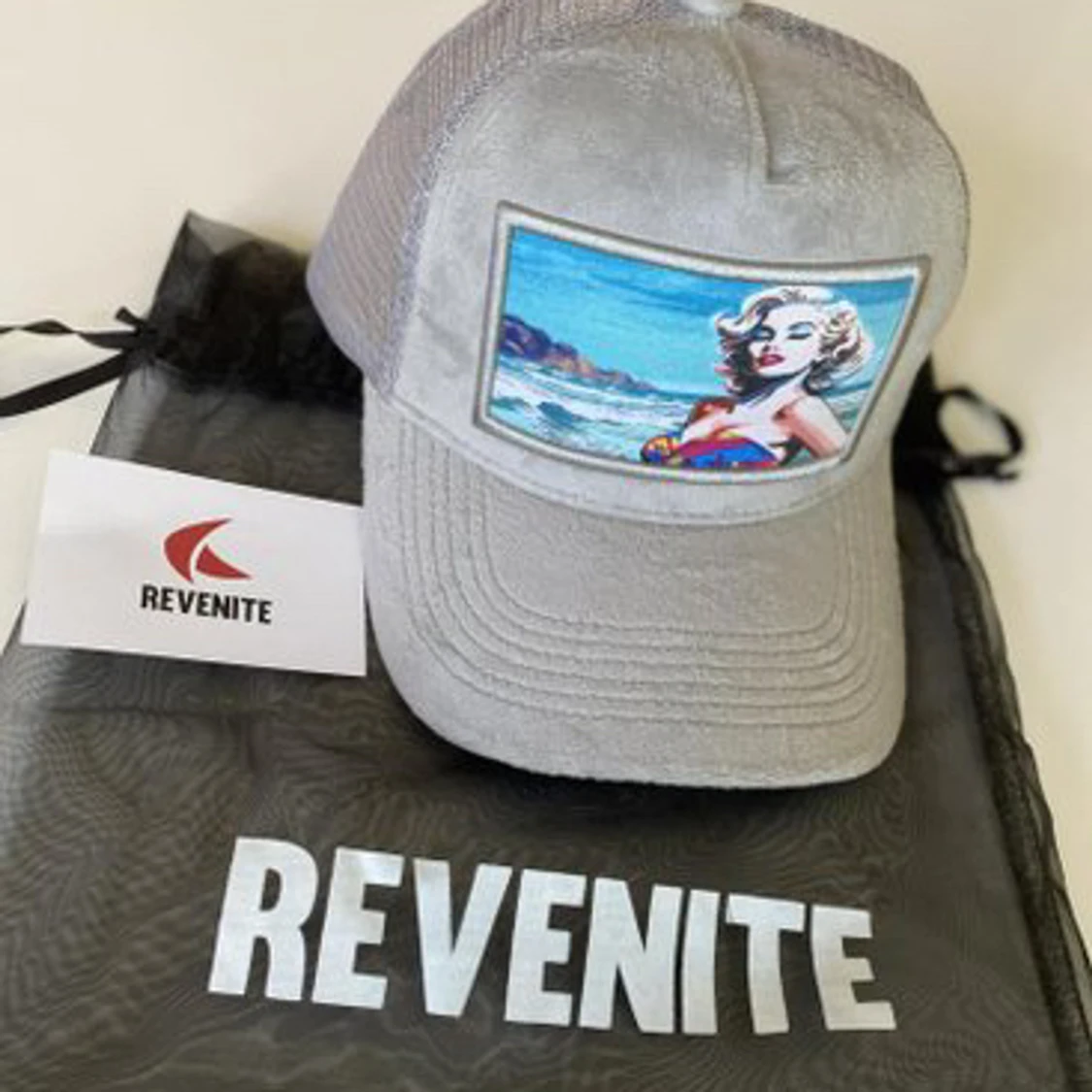 Revenite cap
