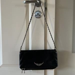 Zadig väska - Säljer min svarta Zadig väska då den inte kommer till användning längre. Pris kan diskuteras.