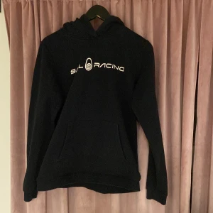 Sail racing  - Sail racing hooudie använd fåtals gånger men inga synliga täcken på användning nypris 1300kr