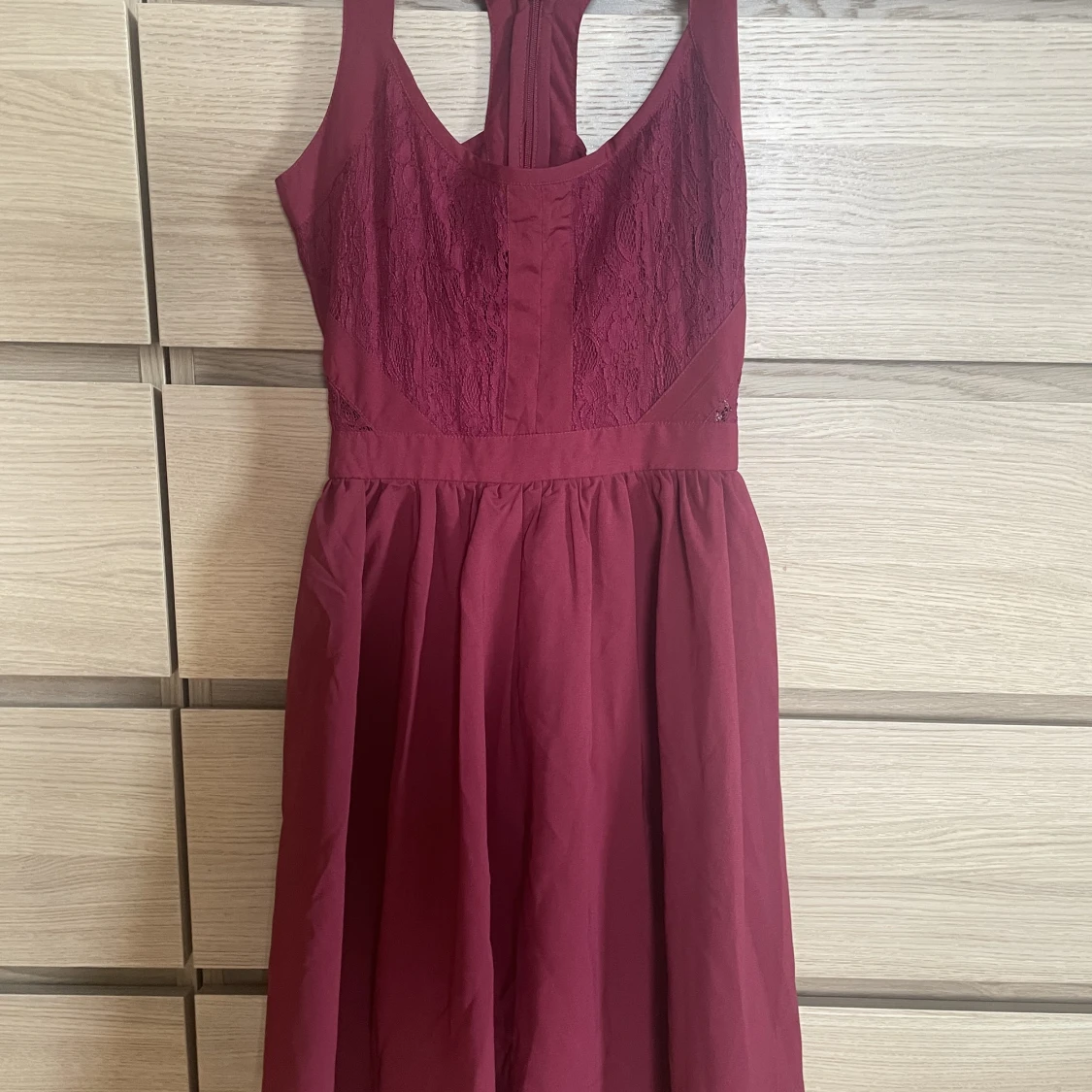 Vinröd klänning - 90