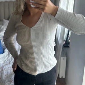 Tröja  - Jätte cool tröja som tyvärr inte kommit till användning! 🤍