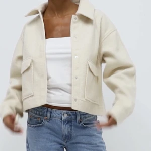 Jacka - Jacka från vero moda, använd fåtal gånger, säljer pga kommer inte till användning! Pris går o diskutera