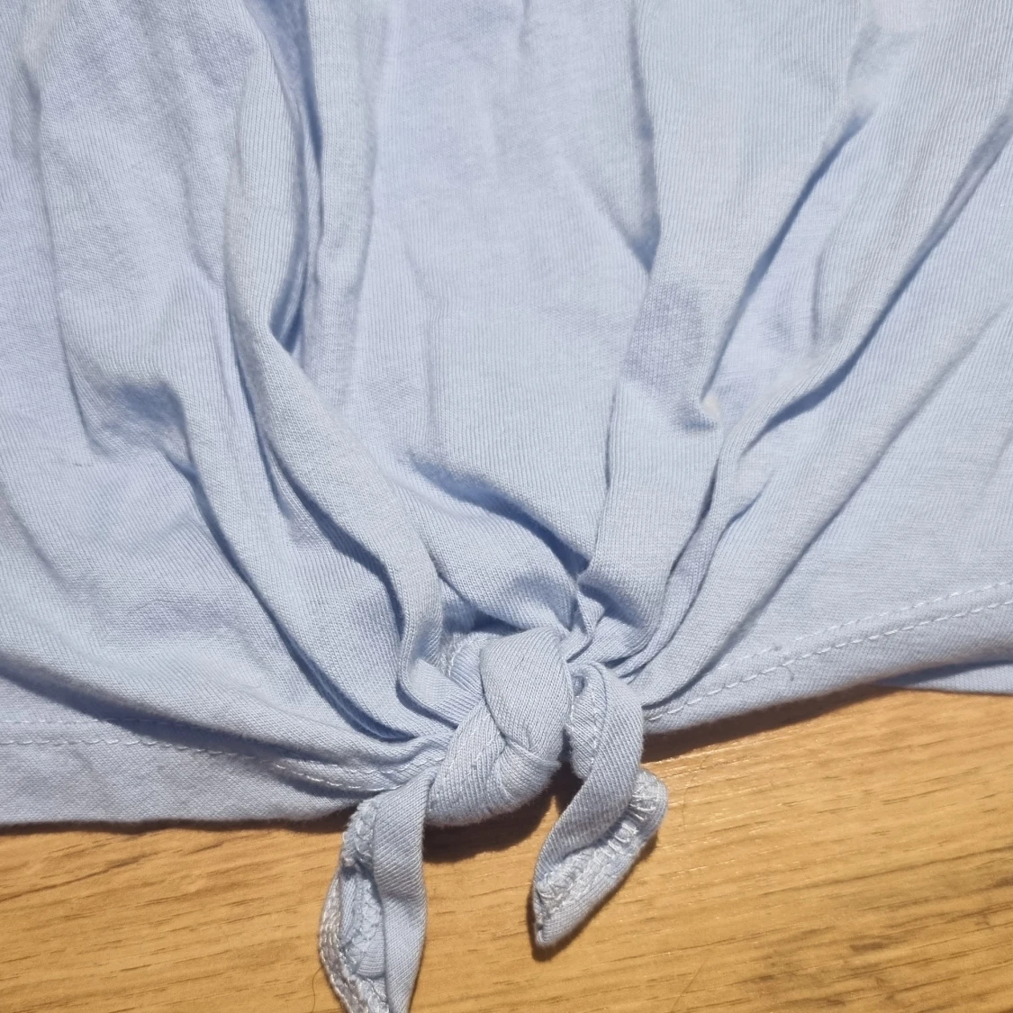 Ljus blå t-shirt - 90