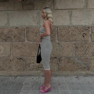 Klänning  - Randig Tubklänning ifrån zara.