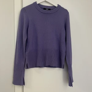 stickad tröja - Stickad tröja från bikbok som aldrig är använd, så himla fin verkligen💜💜💜