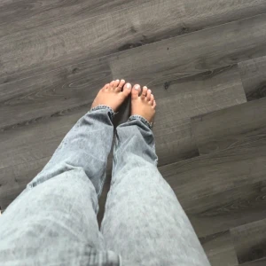 Gråa jeans från gina tricot  - fint skick