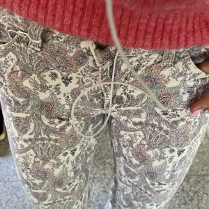 Jeans mönster  - JÄTTESNYGGA Lågmidjade jeans💖💙💛 avklippte längst nere👸