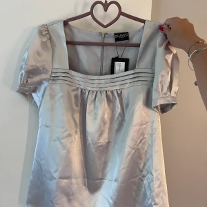Soaked in luxury topp silver  - Fin oanvänd topp med prislappen kvar!