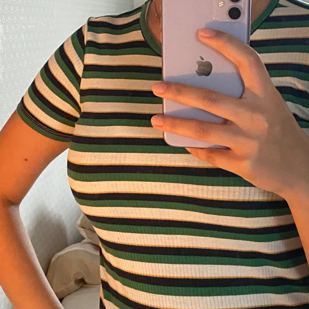 Gullig grön T-shirt, sommaraktig och bra skick. . T-paidat.