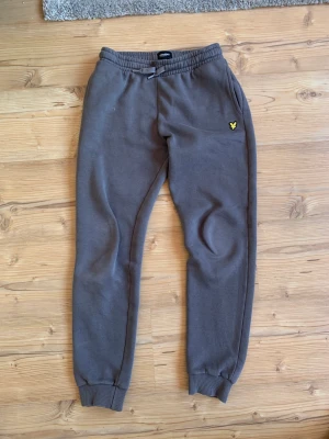 Lyle & scott mjukisbyxor  - Dem är sköna till en sval sommarkväll, 