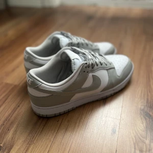 Nike Dunk Low  - Nike Dunk Low Grey Fog Oanvända Bara att skriva privat om frågor uppstår!