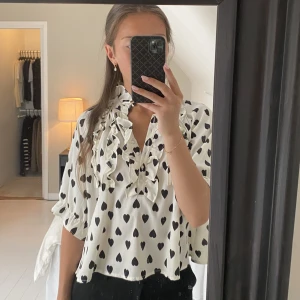 Blus - Söt blus med hjärtan