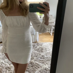 Klänning adoore  - Jättefin klänning från adoore. Köpt på plick och då var den oanvänd, jag har inte heller använt den. Den är i nyskick.  Tveka inte att höra av dig om du har någon fråga✨✨✨✨