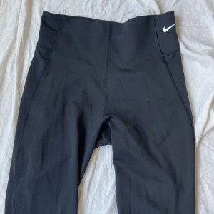 Nike träningstights - Ett par träningstights i full längd från Nike!