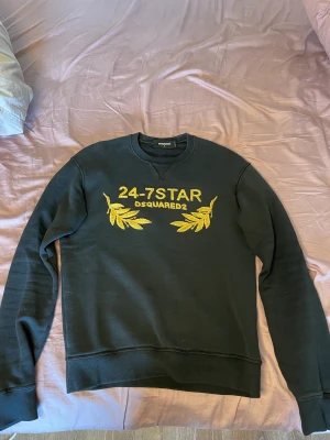dsquared2 - dsquared2 tröja med guld tråd, knappt använd, kvitto och box medföljer 