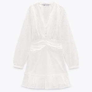 Zara klänning!! - Superfin klänning ifrån zara som är helt slutsåld!! Endast använd en gång