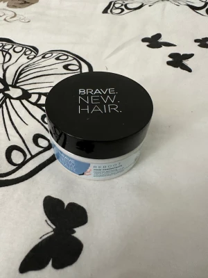 Hårmask  - Helt ny aldrig använt och oöppnad❤️kan mötas i Gullspång och Karlskoga, kontakta mig ifall ni har frågor eller vill ha mer bilder på hårmasken. 