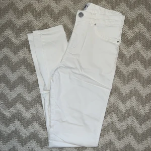 Lager 157 Vanna vita jeans stl L - Knappt använda!