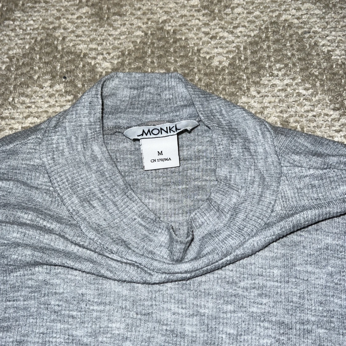 Grå tröja stl M - 90