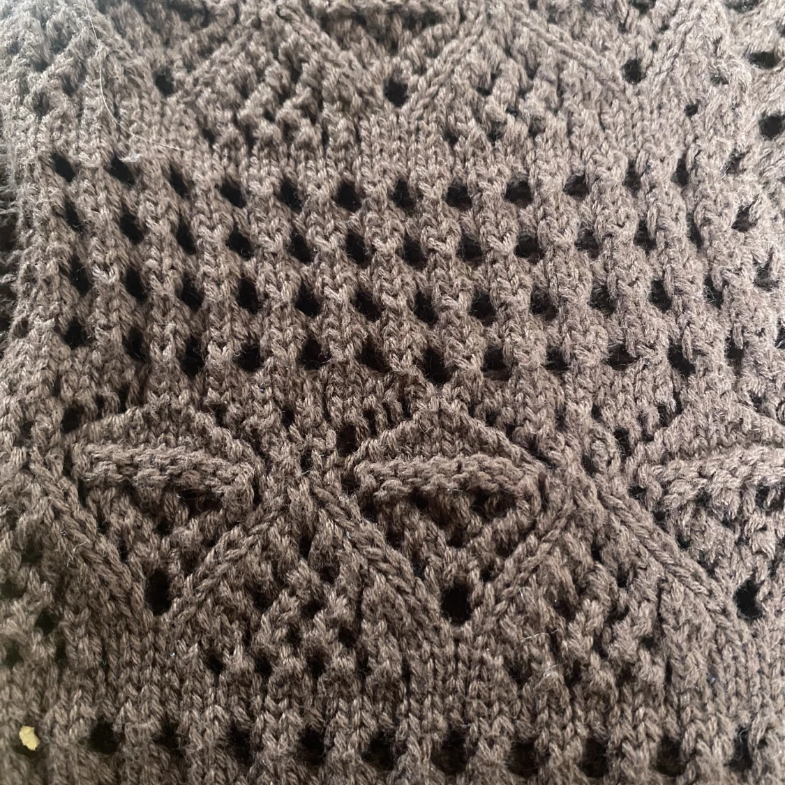 Stickat brun tröja  - 90