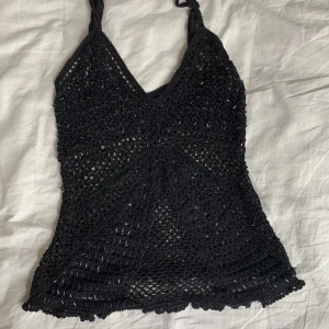Topp - Supersöt crochet aktig topp som tyvärr inte används! Bara att skriva vid frågor eller intresse<3
