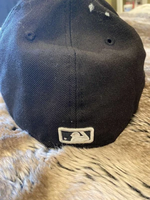 Populär keps  - Säljer denna då de ej är min stil längre, kom privat för fler bilder. 