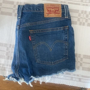 Levisshorts  - Passar storlek m. Sparsamt använda