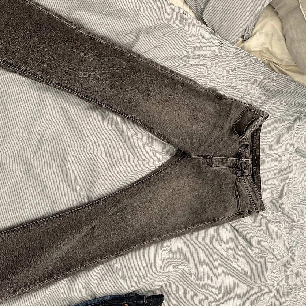 Abrand relaxed fit 29/32 i en schysst grå tvätt  Nypris 1099. Jeans & Byxor.