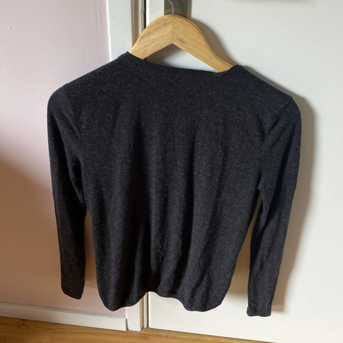 Topp med urringning på ryggen 