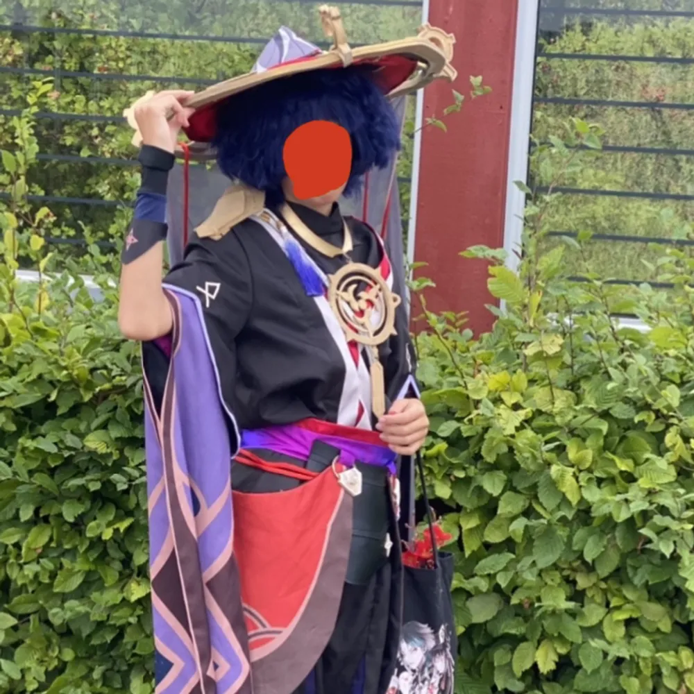 Scaramouche cosplay that have been used a few times. I bought it on Plick myself but i never ended up wearing it like 3-5 times before myself . Övrigt.