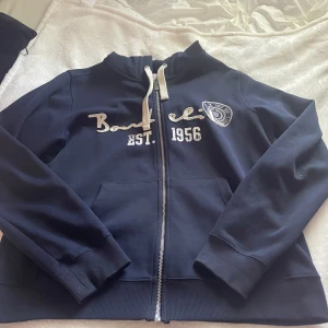 Tjocktröja  - Jätte fin tröja från bondelid 💗 använd många gånger men i bra skick 💗