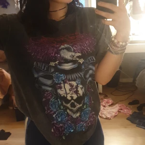 Edhardy tröja  - Säljer en snygg edhardy tröja nästan helt oanvänd!