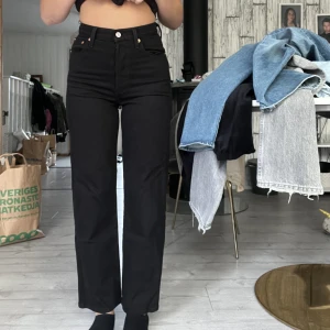 Levis jeans - Jätte fina Levis jeans som är använda 1 gång💖