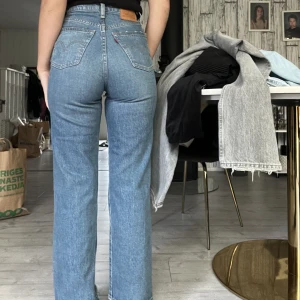 Levis jeans - Jätte fina Levis jeans men försmå för mig och typ aldrig använda💕