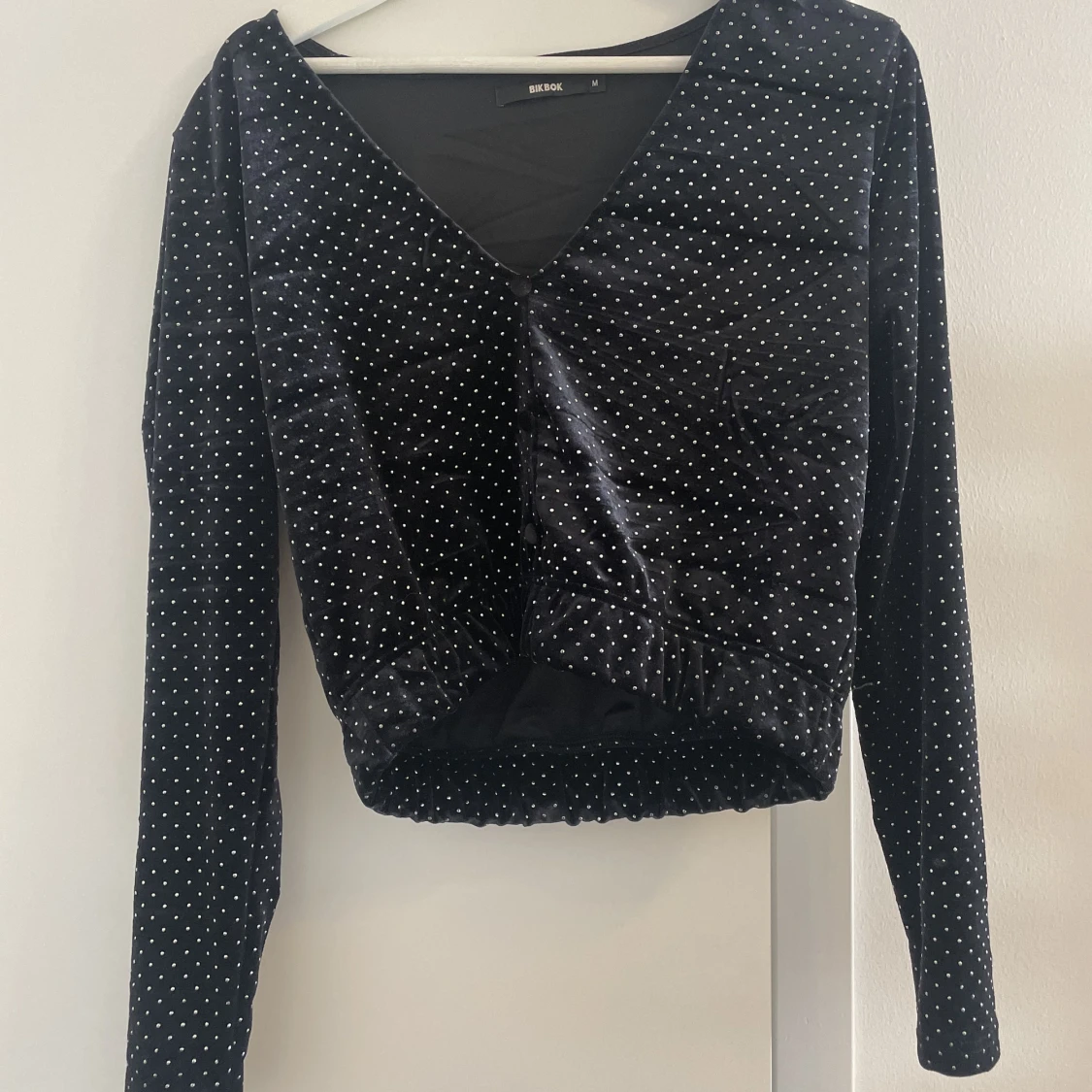 Långärmad topp med stenar  - 91