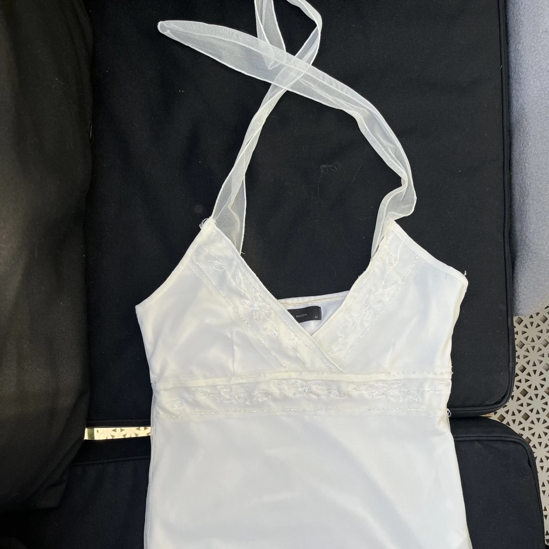 Halterneck med glitter detaljer - 90